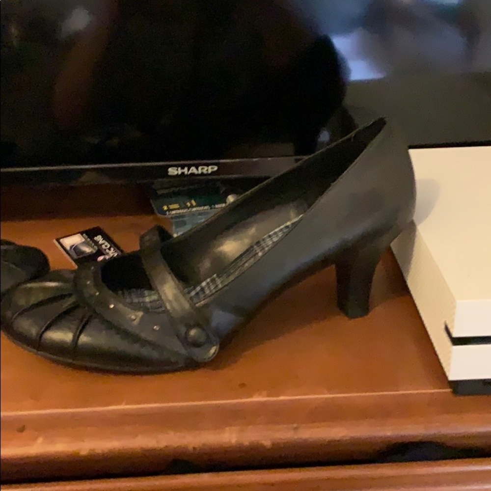 Heels - Picture 2 of 3